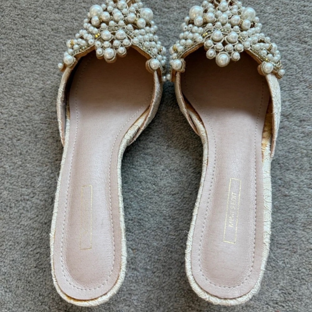 Elegant Pearl Embellished Women's Heels - Picture 3 of 5
